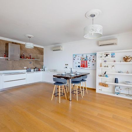 Seafront Apartment In Sliema With Pool, Upmarket Complex Zewnętrze zdjęcie