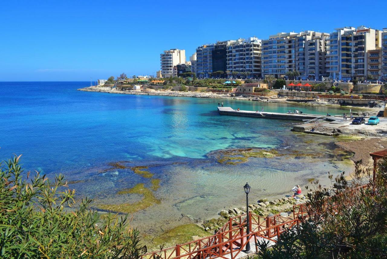 Seafront Apartment In Sliema With Pool, Upmarket Complex Zewnętrze zdjęcie