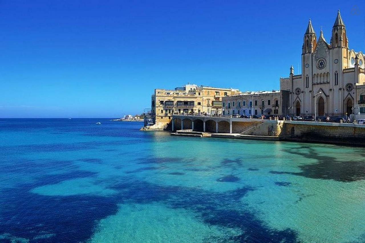 Seafront Apartment In Sliema With Pool, Upmarket Complex Zewnętrze zdjęcie