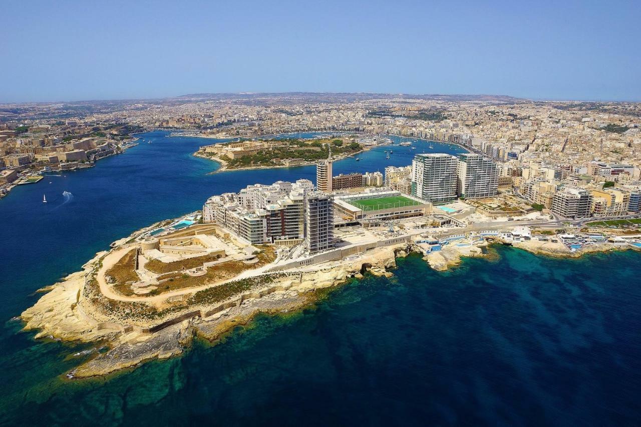 Seafront Apartment In Sliema With Pool, Upmarket Complex Zewnętrze zdjęcie